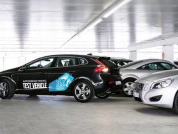 Volvo desarrolla un sistema con el que el coche busca sitio y aparca por sí mismo