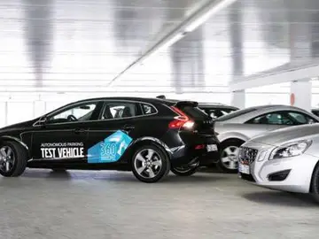 Volvo desarrolla un sistema con el que el coche busca sitio y aparca por sí mismo Volvo desarrolla un sistema con el que el coche busca sitio y aparca por sí mismo