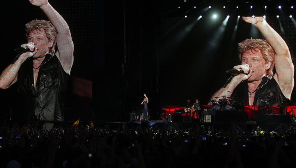 La agrupación estadounidense Bon Jovi se presenta en concierto en el Bela Vista Park de Lisboa, Portugal