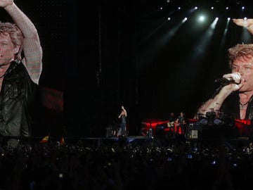 La agrupación estadounidense Bon Jovi se presenta en concierto en el Bela Vista Park de Lisboa, Portugal