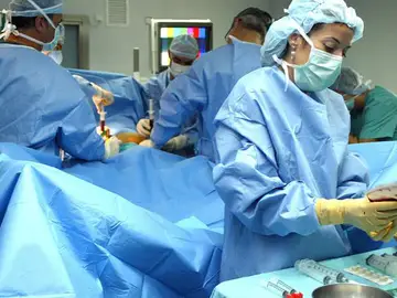 Quirófano donde se practica una operación Quirófano donde se practica una operación