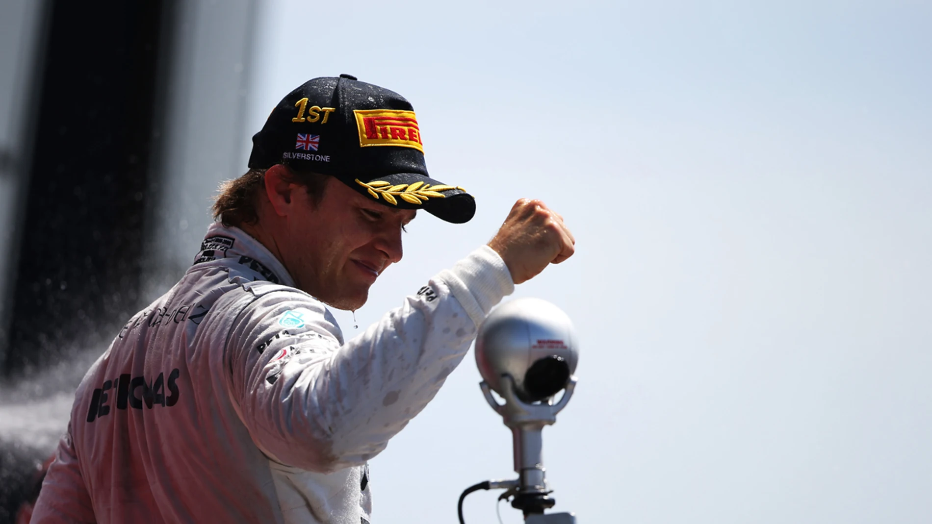 Rosberg, con el puño en alto