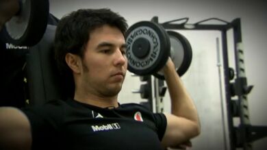 Una vuelta por Woking con Sergio Pérez