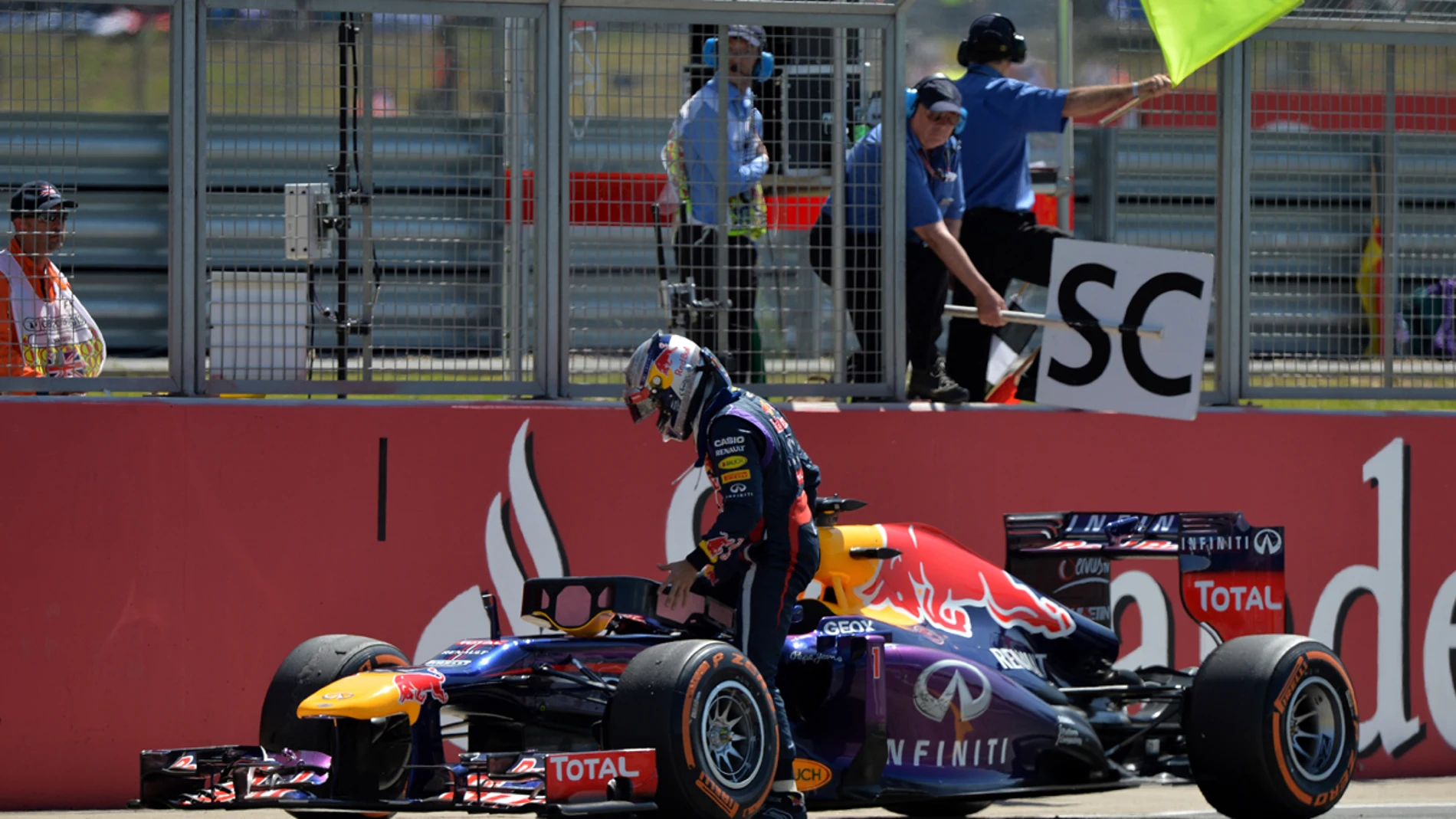 Vettel abandona su monoplaza en Silverstone