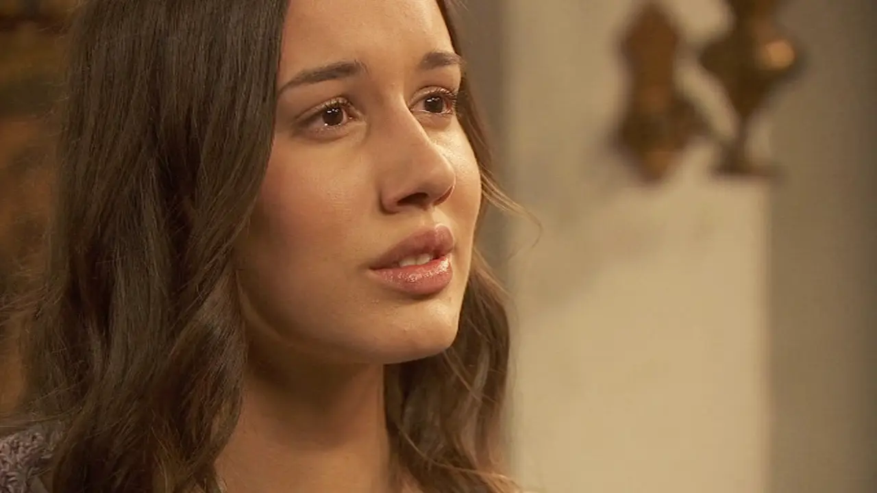 Carmen le confiesa a Gonzalo que ella es su verdadera hermana Aurora