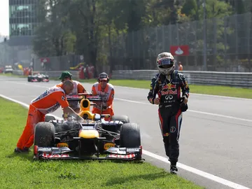 Vettel abandona. Vettel abandona.