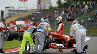 El F138 de Alonso se para en los Libres