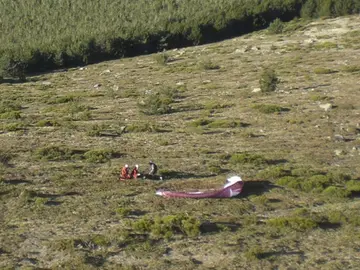 Restos de un parapente que ha sufrido un accidente Restos de un parapente que ha sufrido un accidente