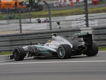 Hamilton rueda por Nürburgring