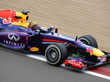 Vettel desliza el RB9 en Nürburgring