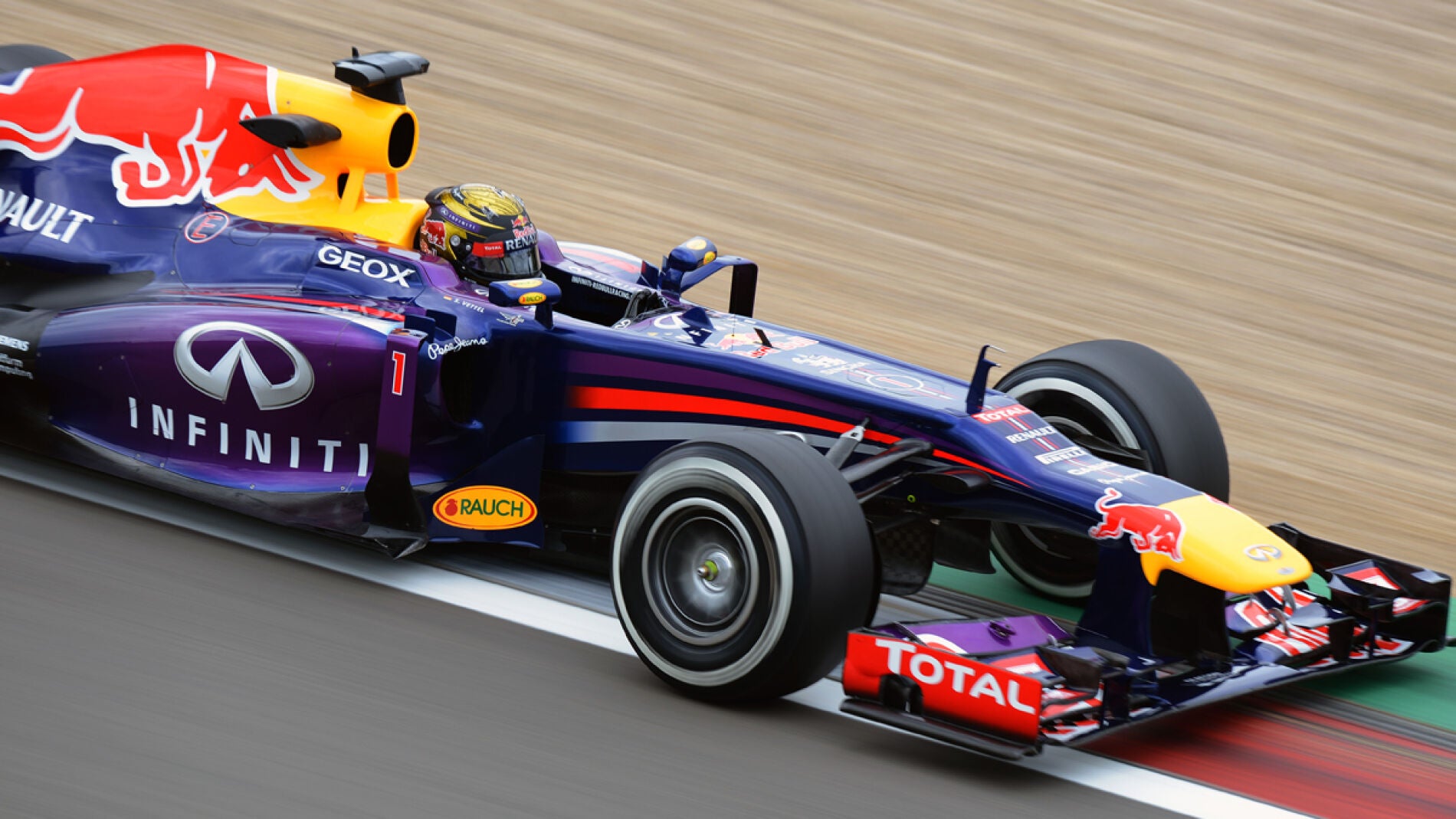 Vettel desliza el RB9 en N&uuml;rburgring