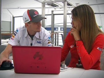 Nico Hulkenberg, con Nira Juanco
