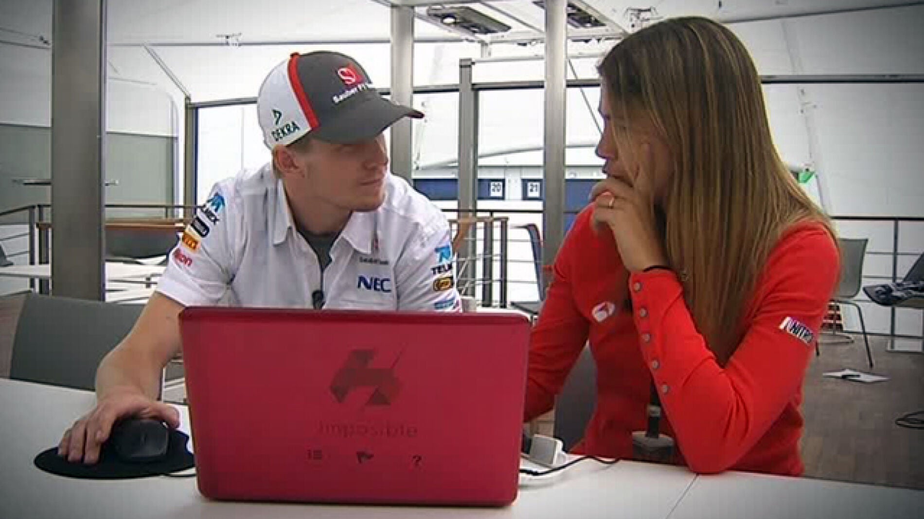Nico Hulkenberg, con Nira Juanco