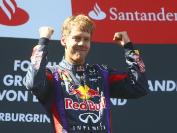 Vettel gana en Nürburgring