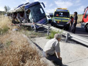Estado del autobús que sufrió el siniestro en Tornadizos, Ávila.