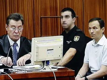 José Bretón junto a su abogado, José María Sánchez de Puerta José Bretón junto a su abogado, José María Sánchez de Puerta