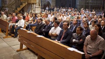 Medio millar de personas asiste al funeral por las víctimas del siniestro de Tornadizos