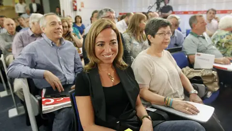El líder del PSC, Pere Navarro, y la militante socialista Carmén Chacón El líder del PSC, Pere Navarro, y la militante socialista Carmén Chacón