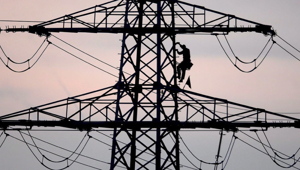 Pequeños comercios y renovables, principales afectados por la nueva subida de la luz