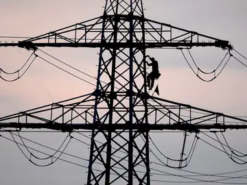 Pequeños comercios y renovables, principales afectados por la nueva subida de la luz Pequeños comercios y renovables, principales afectados por la nueva subida de la luz