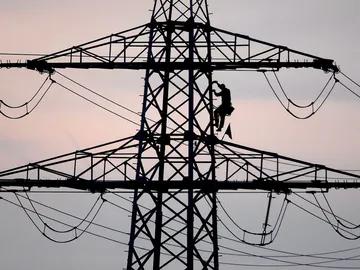 Pequeños comercios y renovables, principales afectados por la nueva subida de la luz Pequeños comercios y renovables, principales afectados por la nueva subida de la luz
