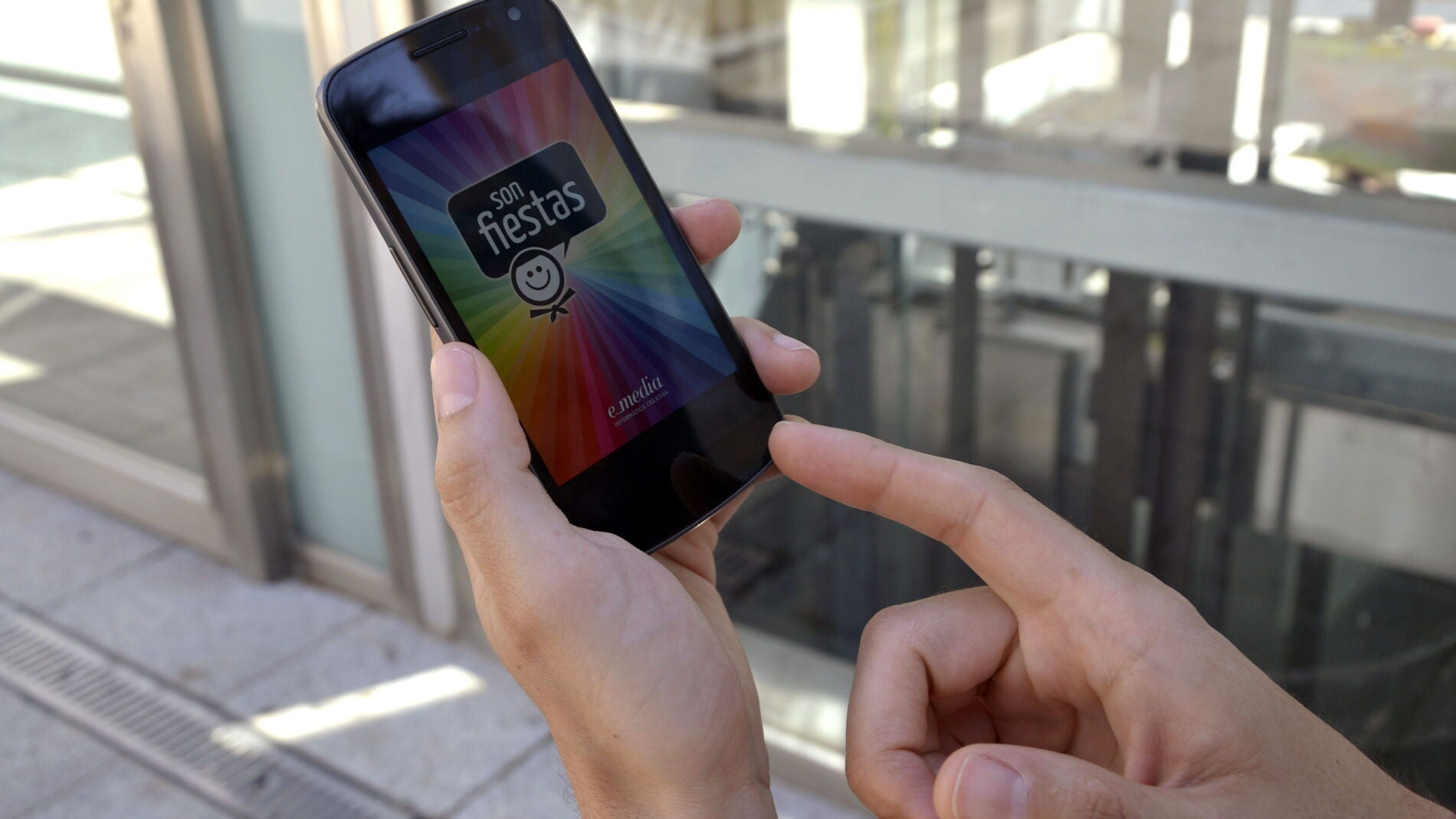 Aplicaci&oacute;n para el m&oacute;vil 'YasonFiestas'