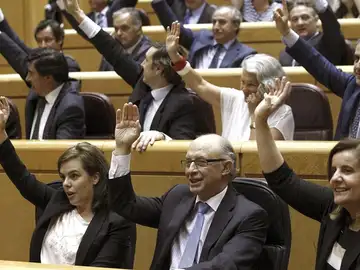 Los diputados del PP votan la retirada de las enmiendas contra la Lomce Los diputados del PP votan la retirada de las enmiendas contra la Lomce