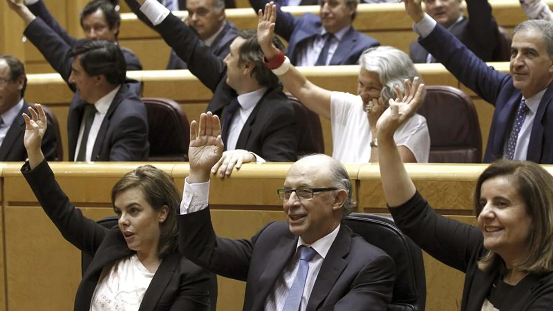 Los diputados del PP votan la retirada de las enmiendas contra la Lomce Los diputados del PP votan la retirada de las enmiendas contra la Lomce
