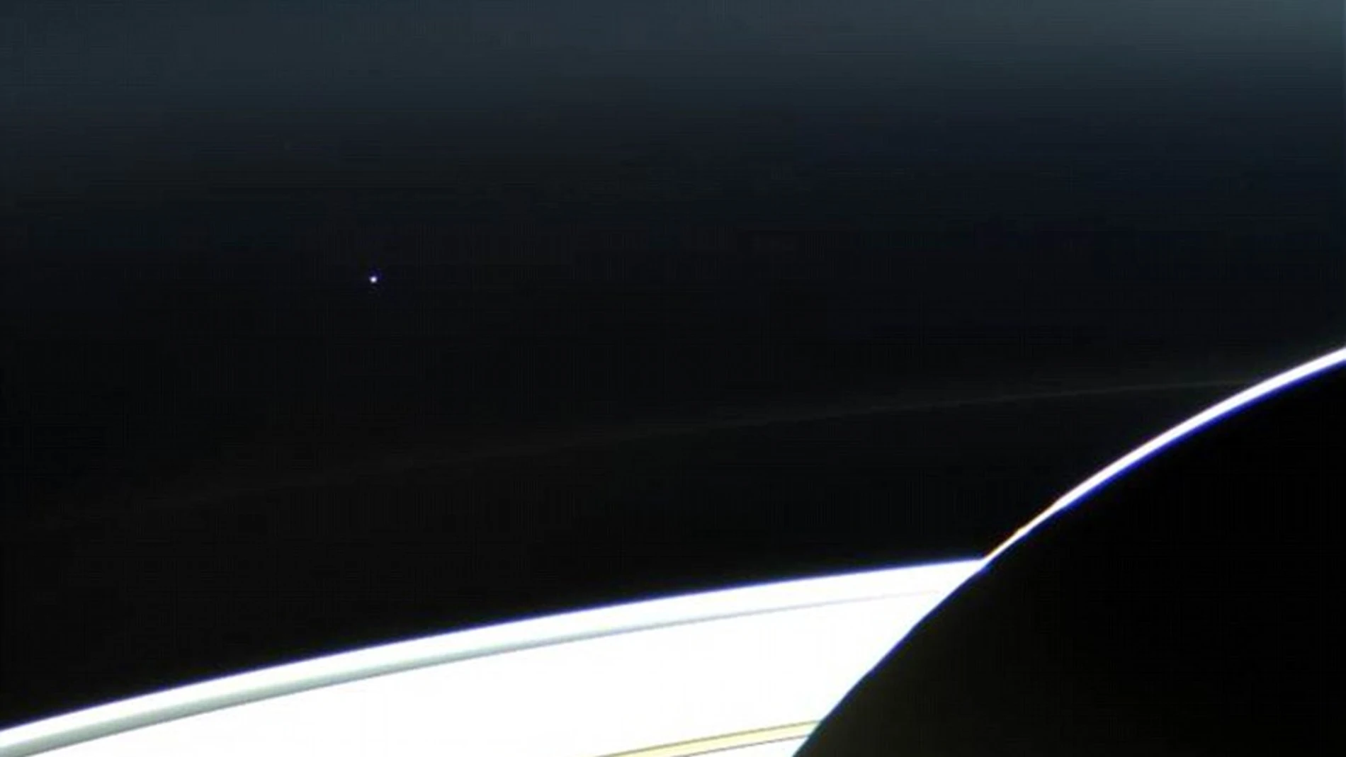 Fotografía de la Tierra tomada desde Saturno Fotografía de la Tierra tomada desde Saturno