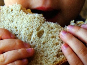 Niño comiendo