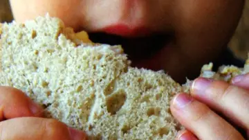 Niño comiendo Niño comiendo