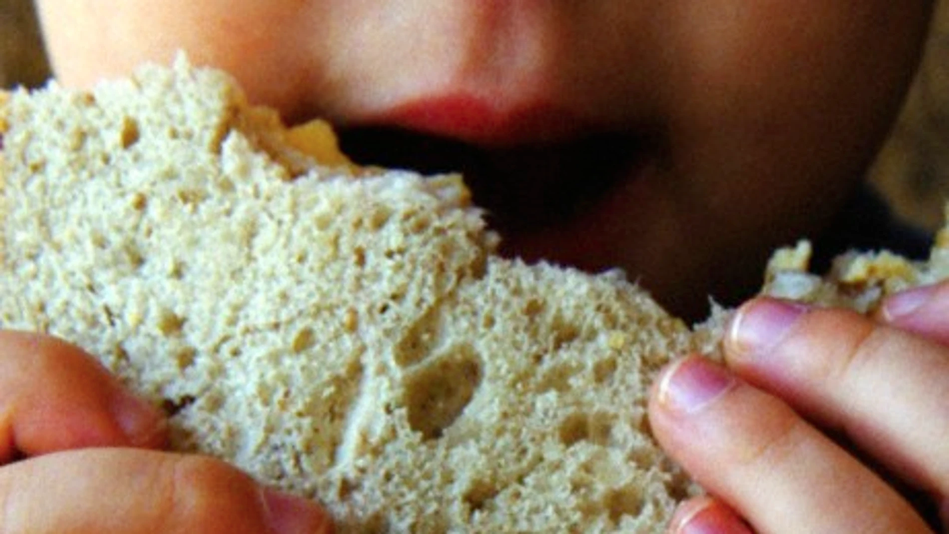 Niño comiendo Niño comiendo