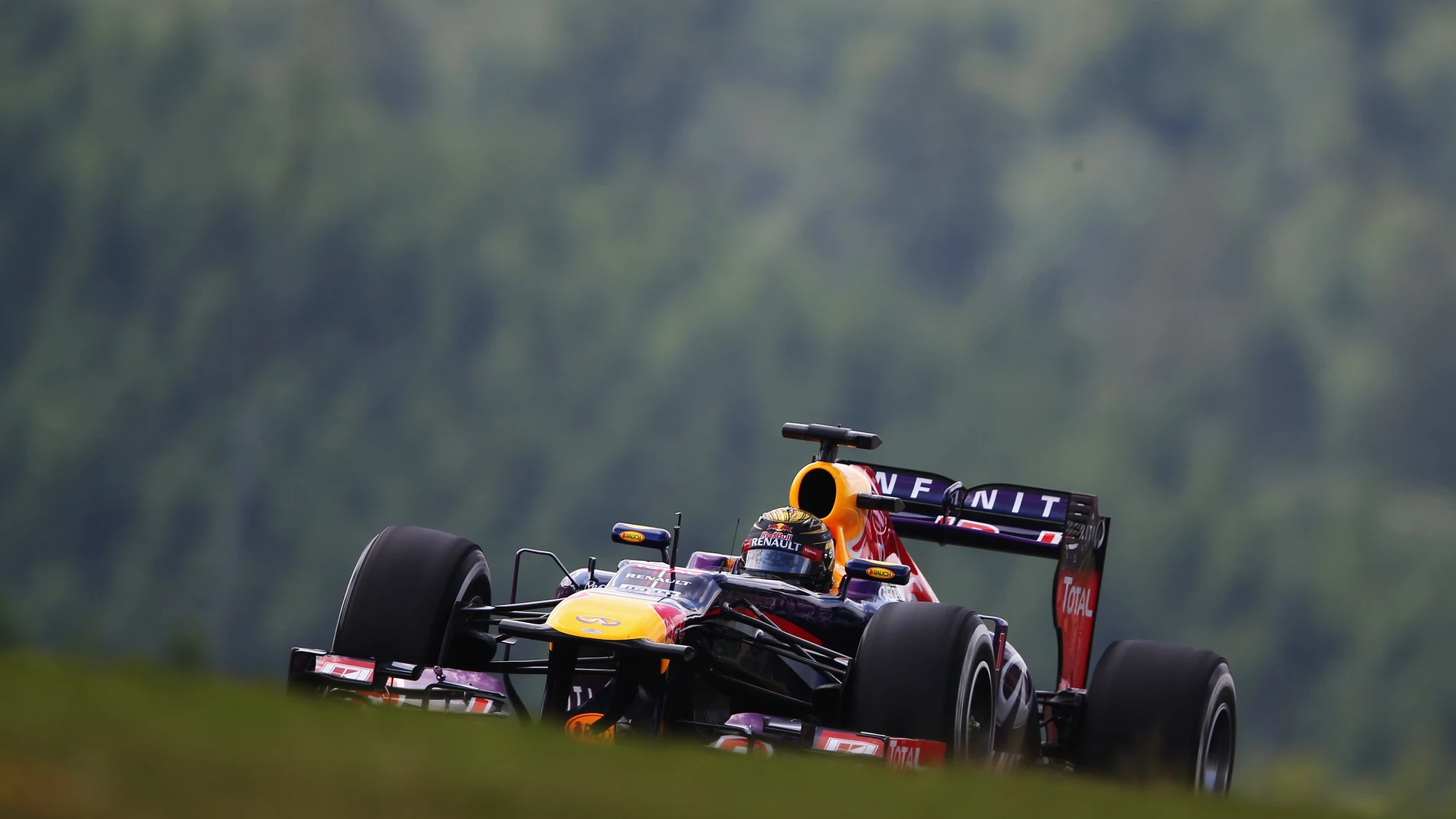 Vettel a los mandos del Red Bull