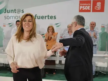 José Antonio Griñán da el relevo a Susana Díaz. José Antonio Griñán da el relevo a Susana Díaz.