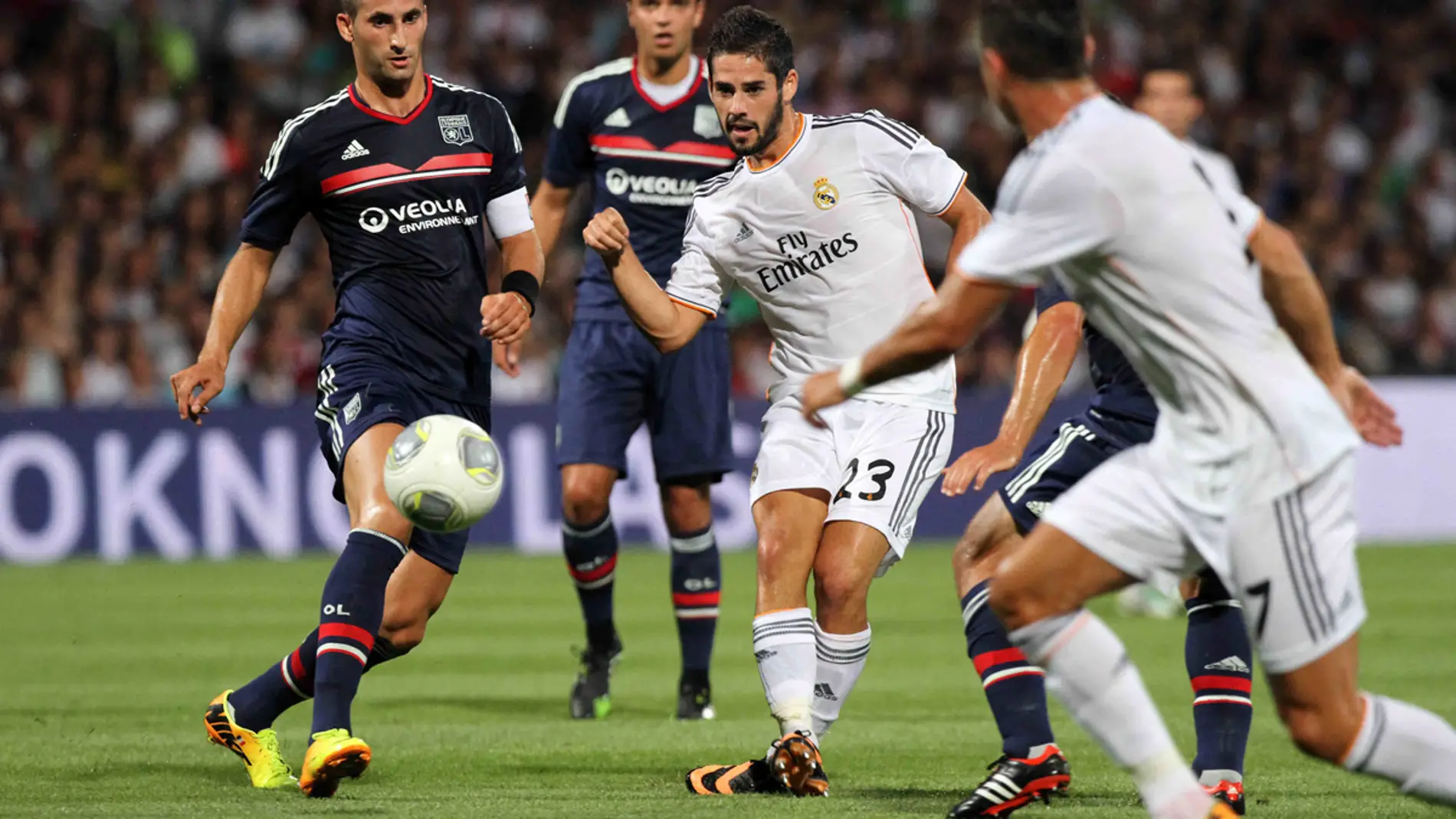 Isco reparte juego en Lyon