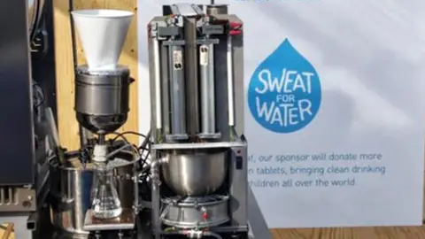 Unicef presenta una máquina que convierte el sudor en agua potable Unicef presenta una máquina que convierte el sudor en agua potable