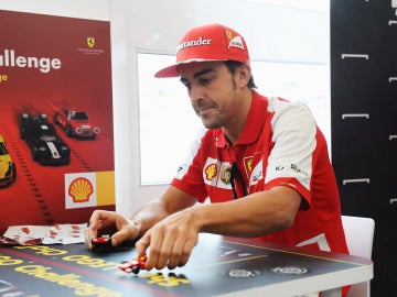 Fernando Alonso en un acto promocional en Hungría