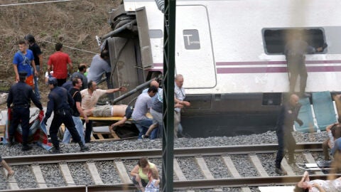 Varios heridos son evacuados de un vag&oacute;n