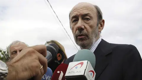 Alfredo Pérez Rubalcaba visita el lugar del accidente de Santiago Alfredo Pérez Rubalcaba visita el lugar del accidente de Santiago