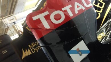 La bandera de Galicia luce en los Lotus de Raikkonen y Grosjean