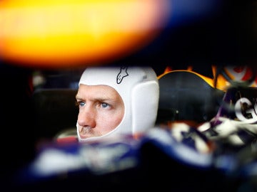 Vettel en el cockpit de Red Bull