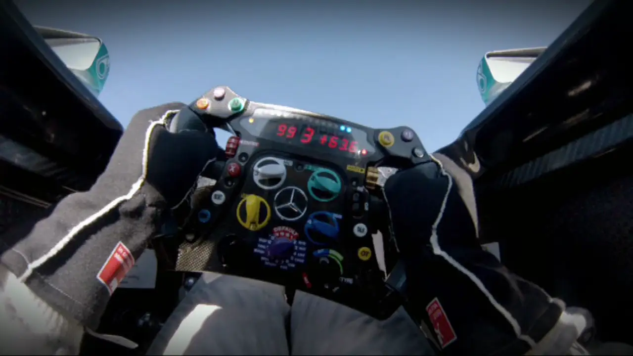 Así es el volante del Mercedes W04