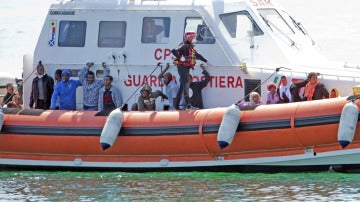 Un barco rescata a 92 inmigrantes en Lampedusa