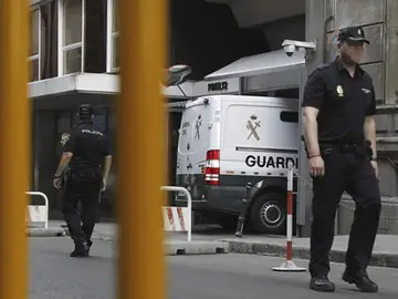 Un furgón de la Guardia Civil entra en la Audiencia Nacional Un furgón de la Guardia Civil entra en la Audiencia Nacional