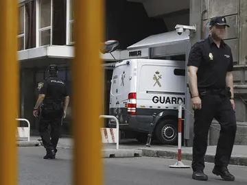Un furgón de la Guardia Civil entra en la Audiencia Nacional Un furgón de la Guardia Civil entra en la Audiencia Nacional