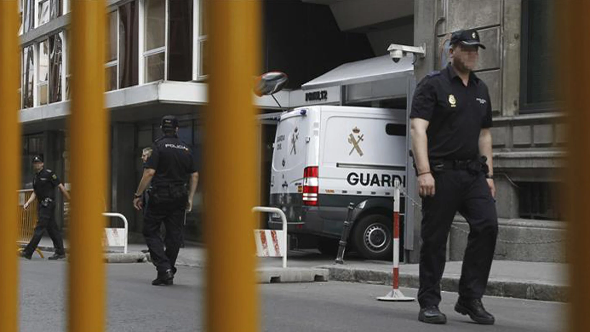 Un furgón de la Guardia Civil entra en la Audiencia Nacional Un furgón de la Guardia Civil entra en la Audiencia Nacional