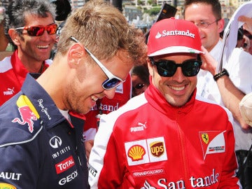 Vettel y Alonso, sonrientes