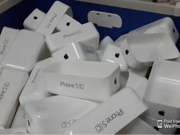 Supuesto embalaje del nuevo iPhone 'low-cost' Supuesto embalaje del nuevo iPhone 'low-cost'