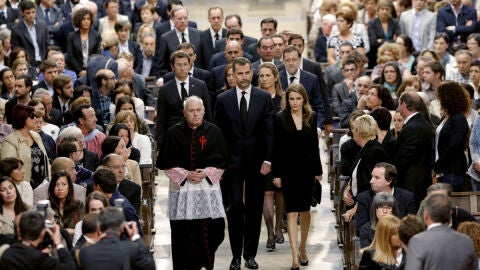 Los Pr&iacute;ncipes entran en la Catedral de Santiago