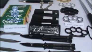Detenido un menor que vendía armas prohibidas caseras por Internet